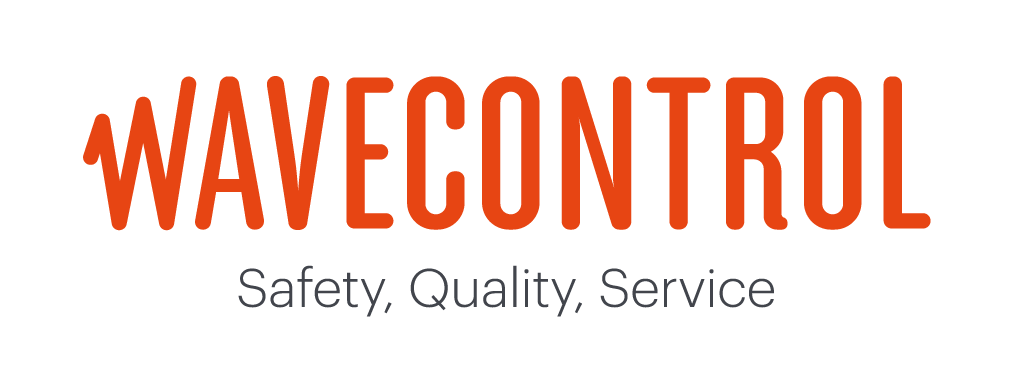 Logotipo_centrado_SQS_color_gris_Pantone